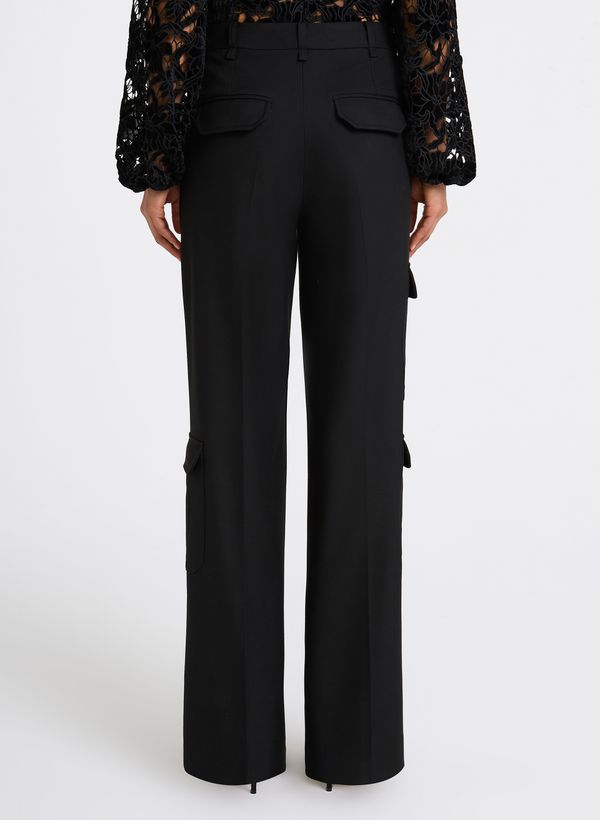 18112904_09_4-CALCA-BIA-TWILL-PRETA