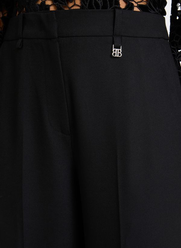 18112904_09_5-CALCA-BIA-TWILL-PRETA